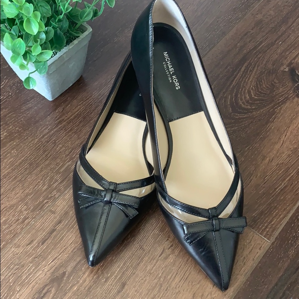 MICHAEL KORS COLLECTION BLACK W/ CLEAR INSET FLATS